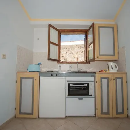 Dimitra Villa